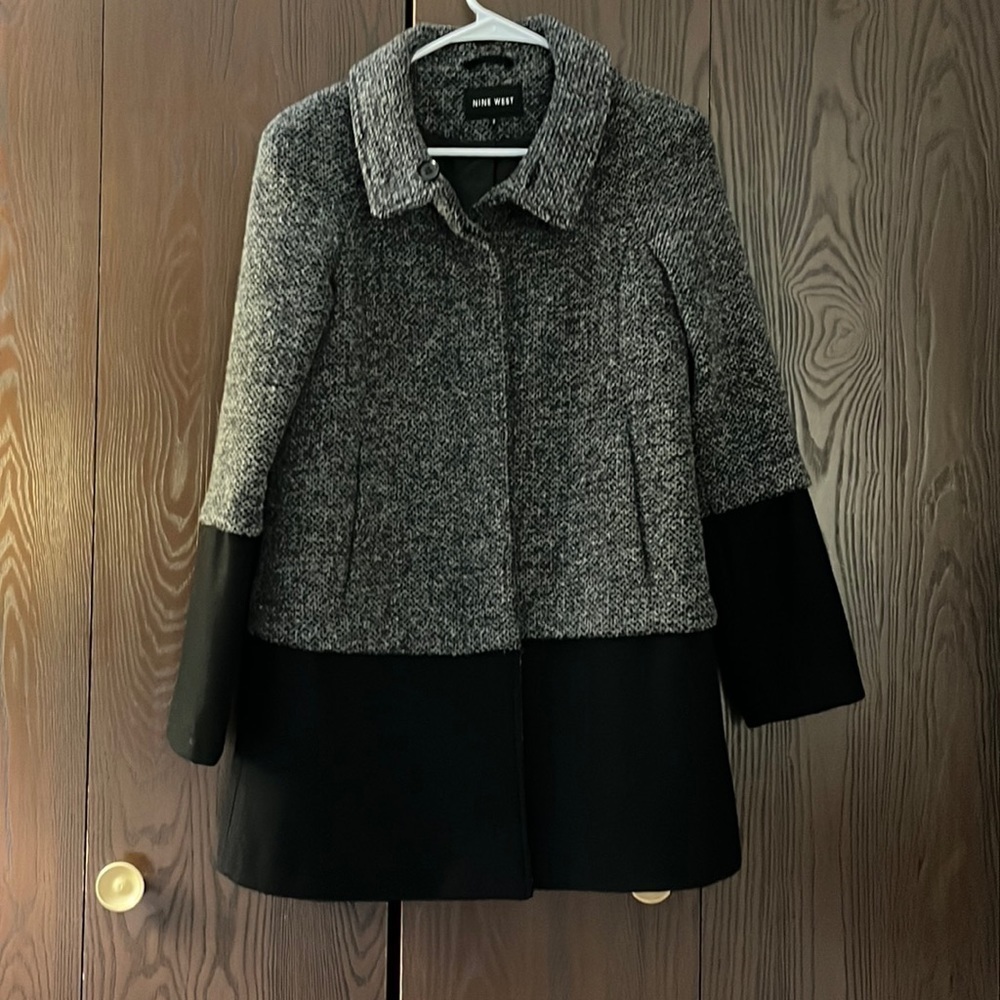 Nine West black and gray winter coat. Black trim at the bottom of cuffs/ coat. 2